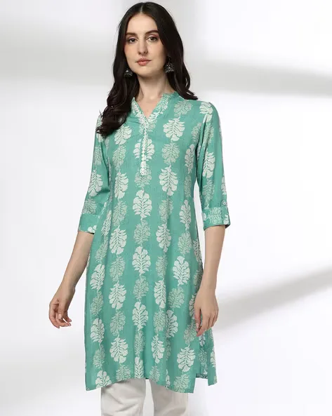 473Wx593H-443067320-green-MODEL.webp Women Floral Print Straight Kurta with Insert Pocket - Image 1